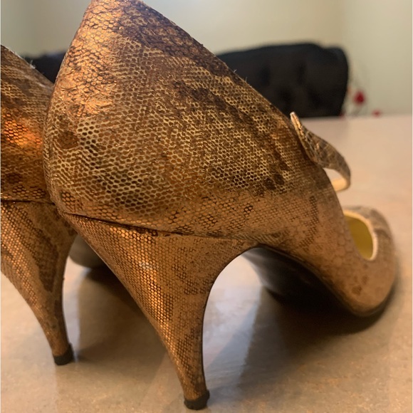 STUART WEITZMAN GOLD METALLIC HIGH HEEL SHOES - Picture 8 of 14